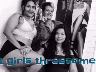 Hot_girls_threesome