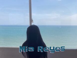 Mia_Reyes