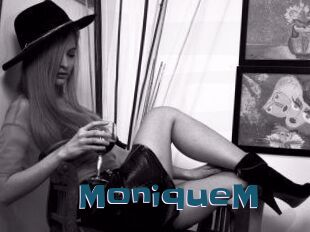 MoniqueM